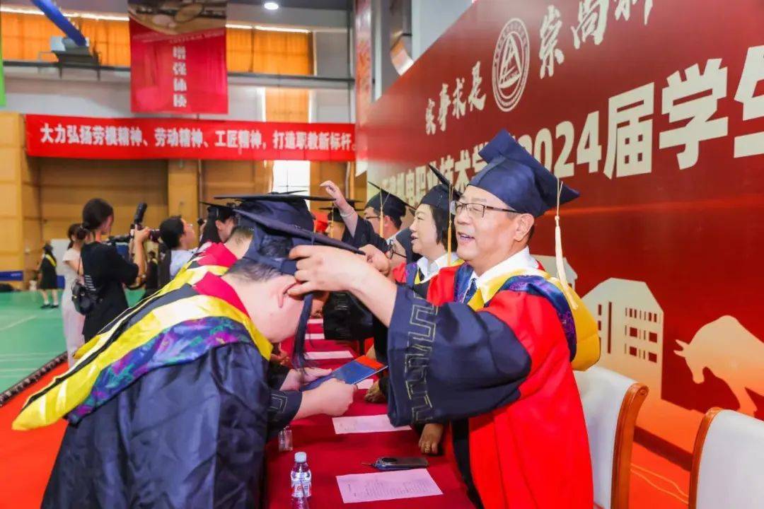 天津大学文凭(天津大学第一张大学文凭)