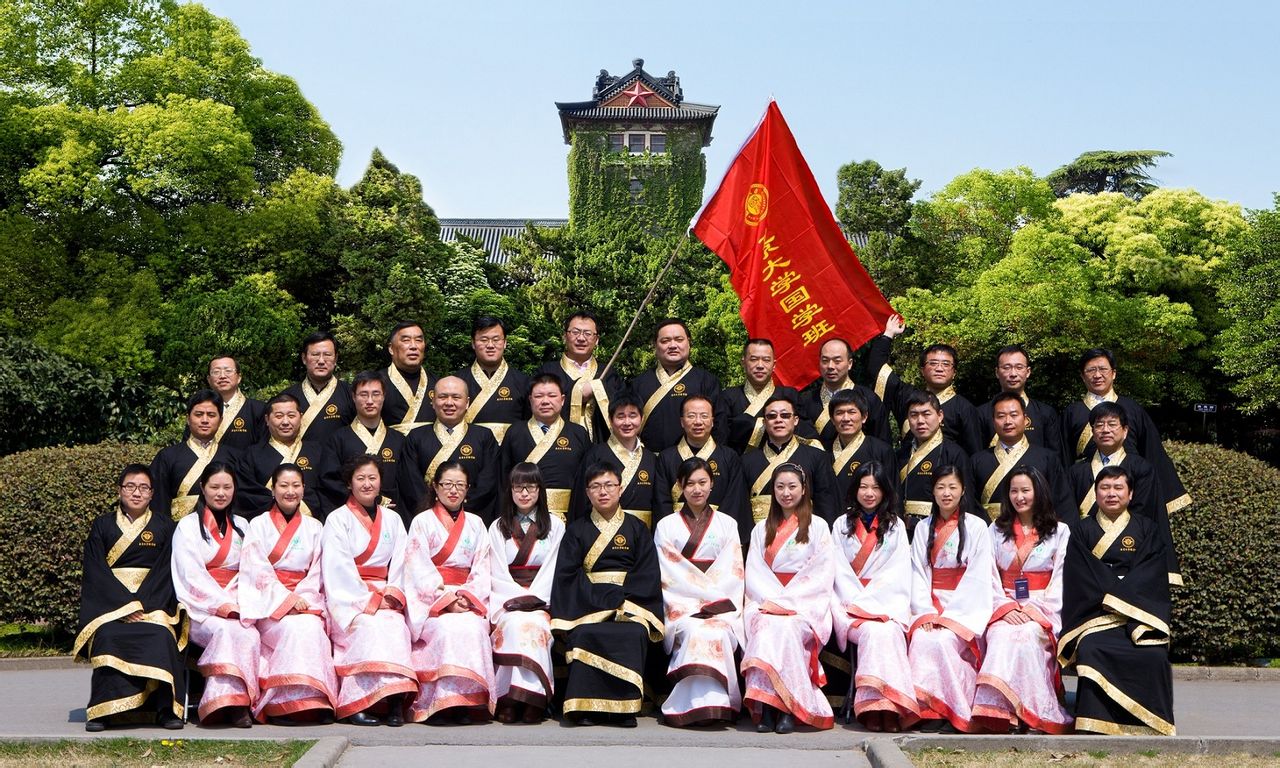 南京大学毕业证(东南大学毕业证)