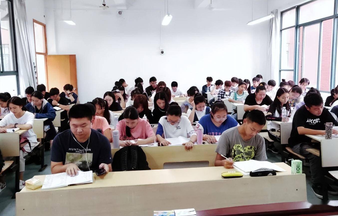 郑州大学文凭(郑州大学毕业证和学位证条件)